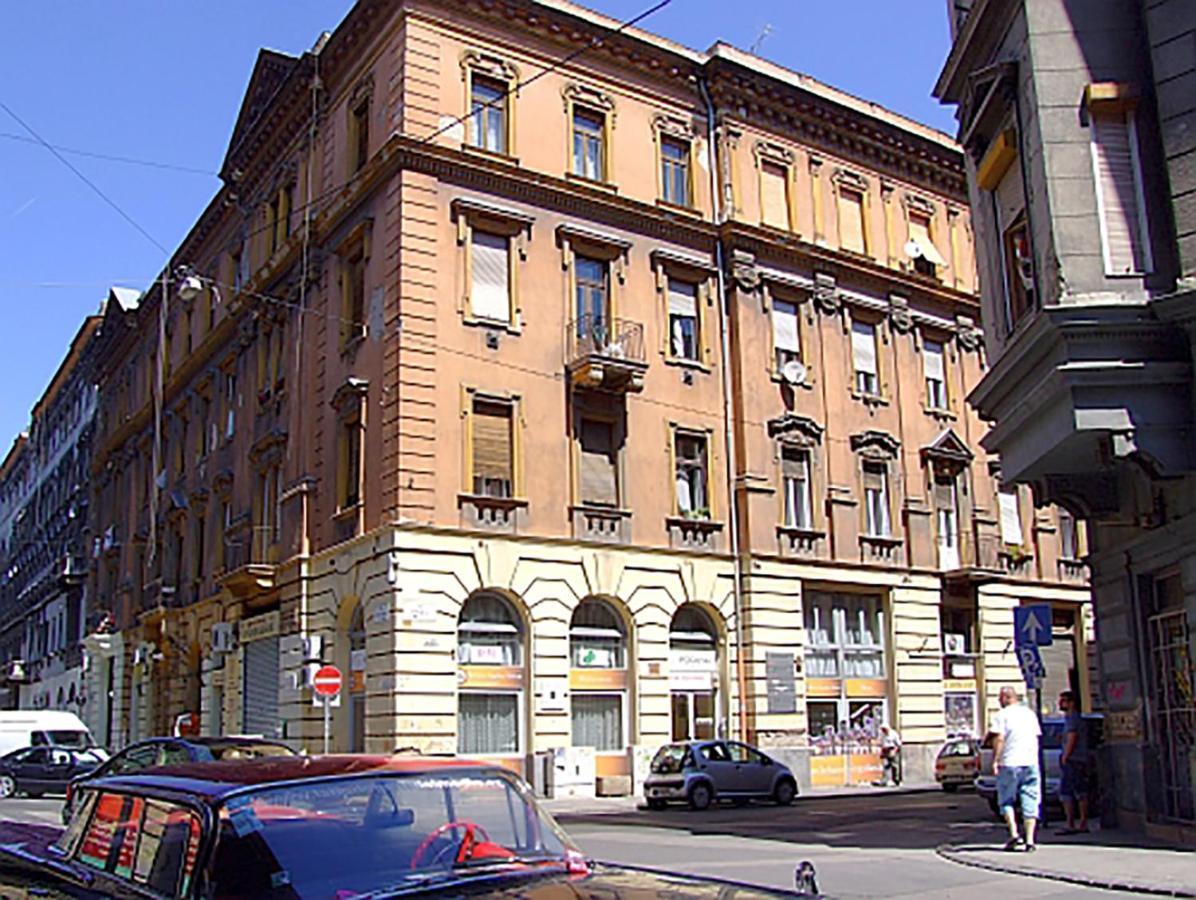 Free Parking Sega Rally Apartment Budapest Exterior foto