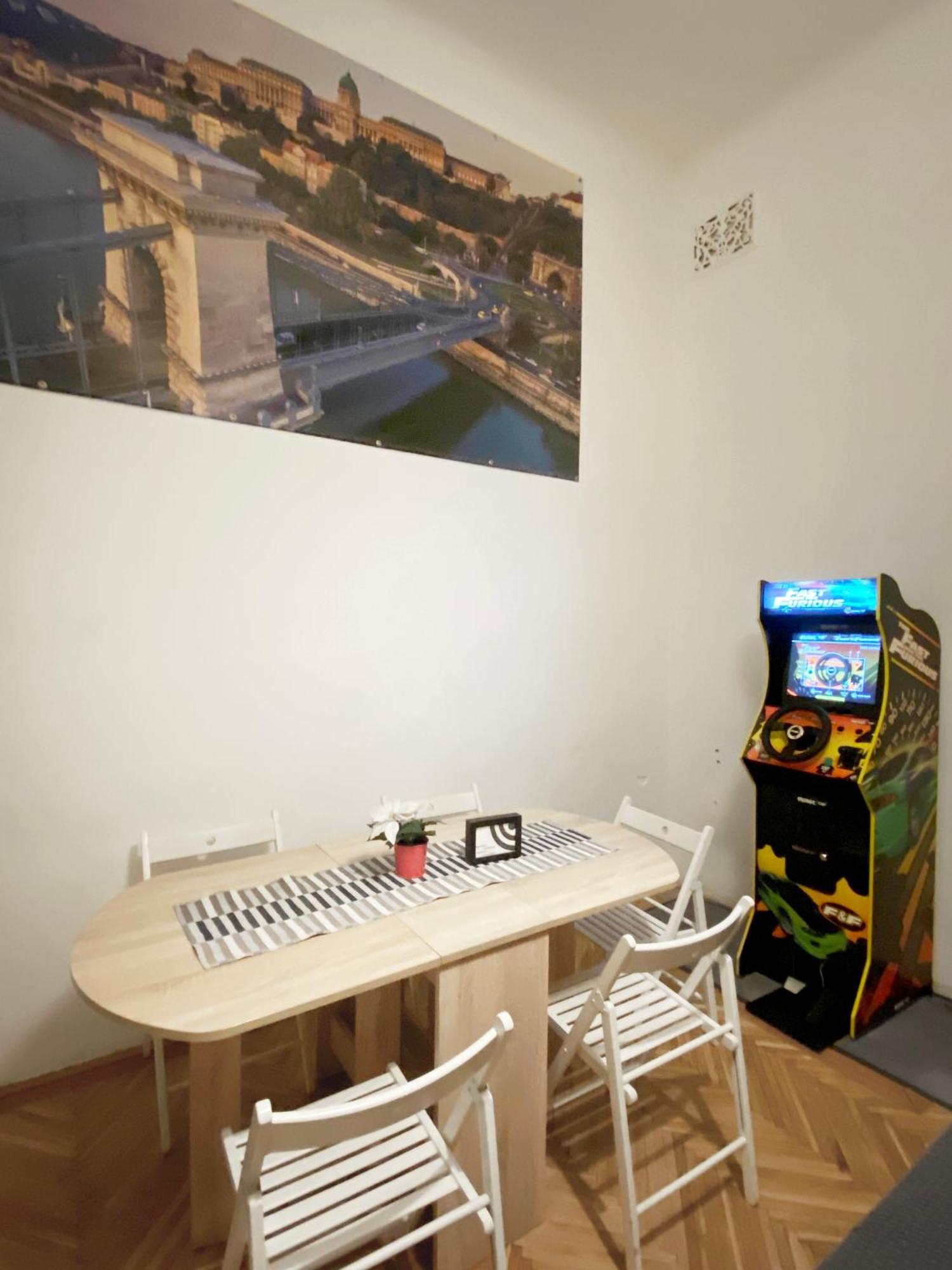 Free Parking Sega Rally Apartment Budapest Exterior foto